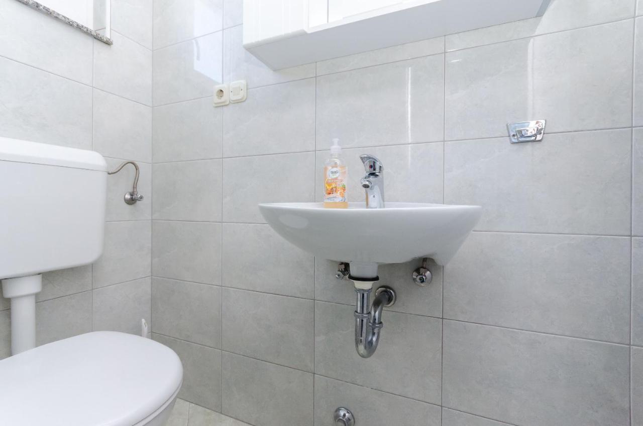 Apartments Slavica R Banjol Exterior foto